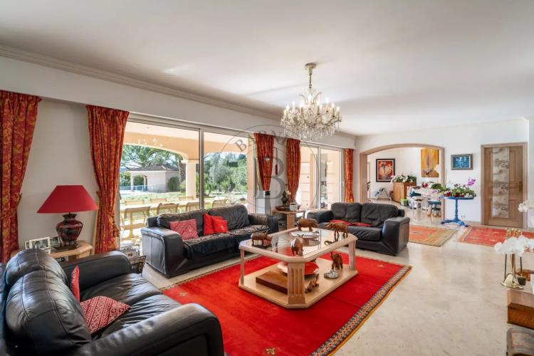 MOUGINS – SECTEUR RÉSIDENTIEL PREMIUM