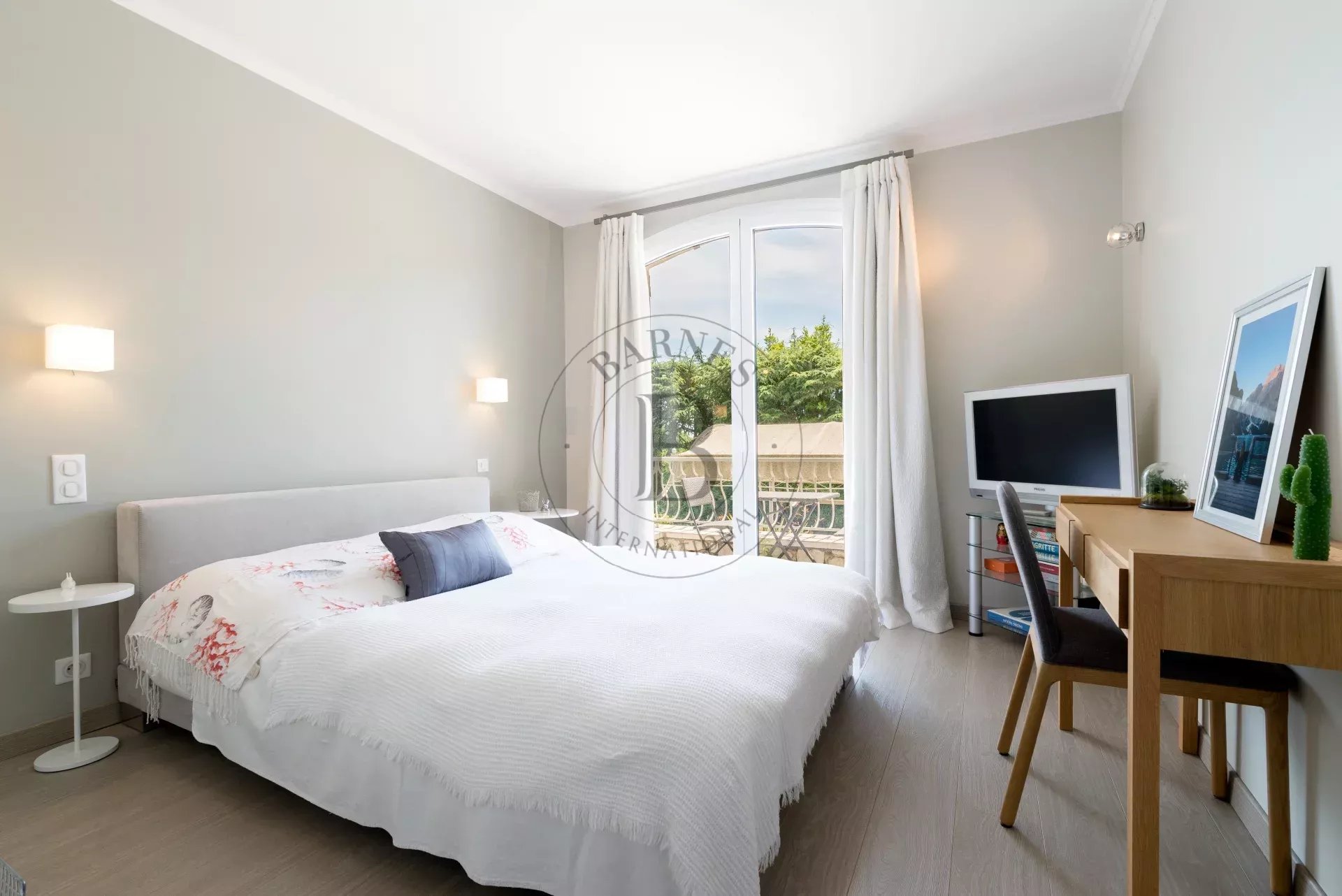 LA ROQUETTE-SUR-SIAGNE – VILLA FAMILIALE RÉNOVÉE – APERÇU MER