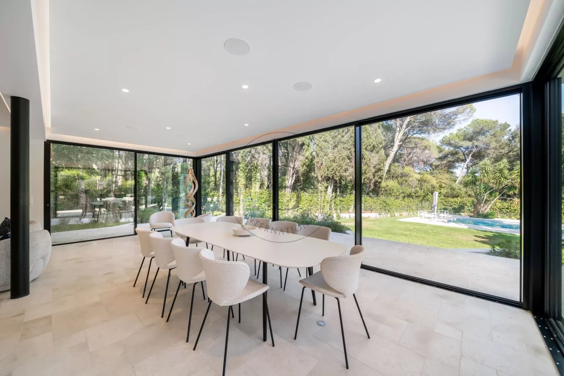 MOUGINS - QUARTIER SÉCURISÉ - AU CALME