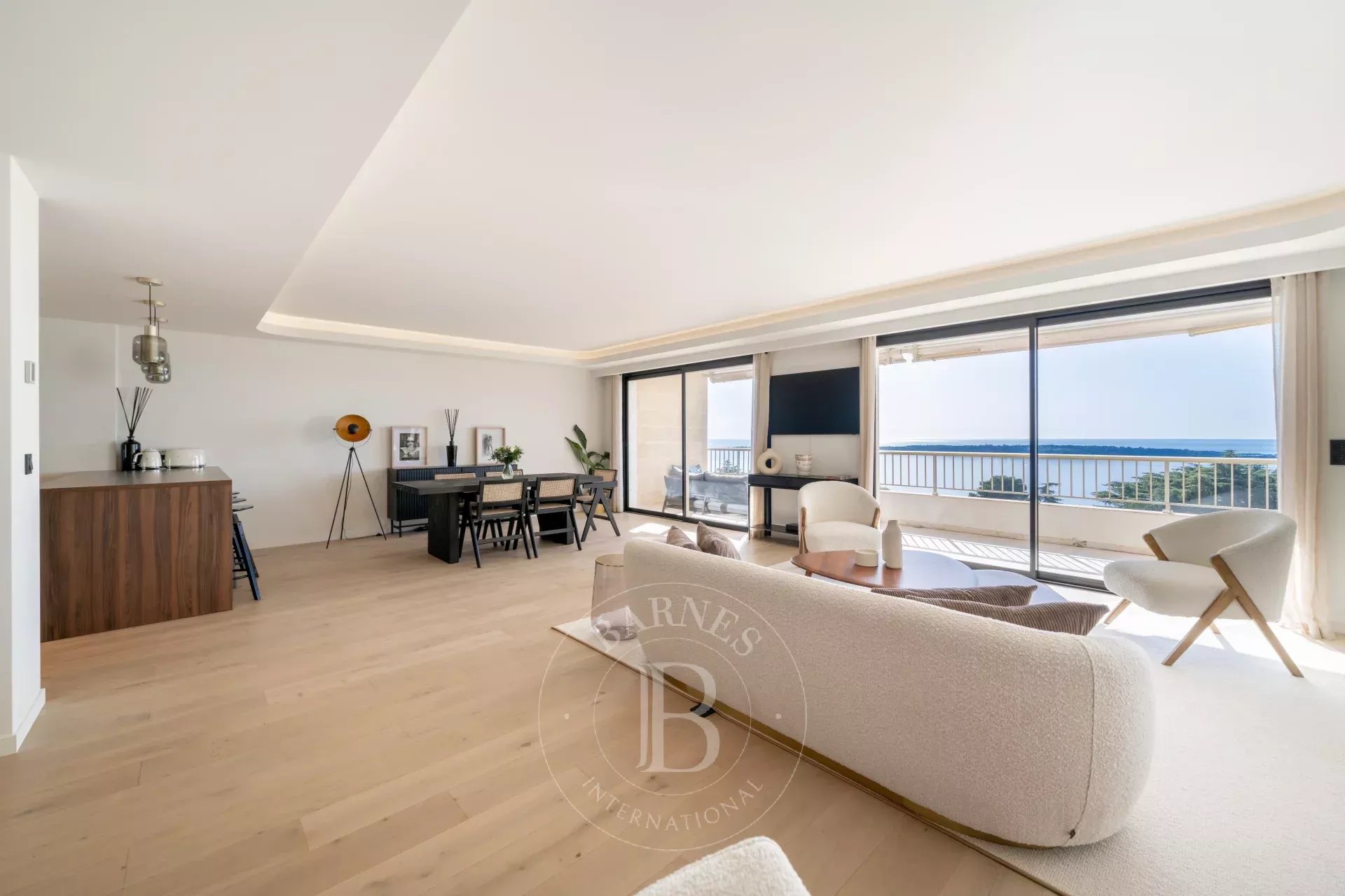 CANNES CALIFORNIE - APPARTEMENT 3 PIÈCES - TERRASSE - VUE MER PANORAMIQUE