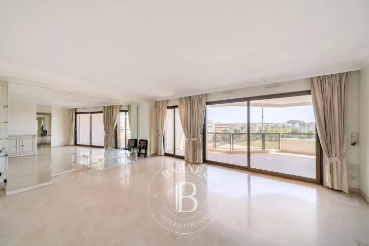 CANNES PALM BEACH – APPARTEMENT 3 PIÈCES – APERÇU MER - GARAGE