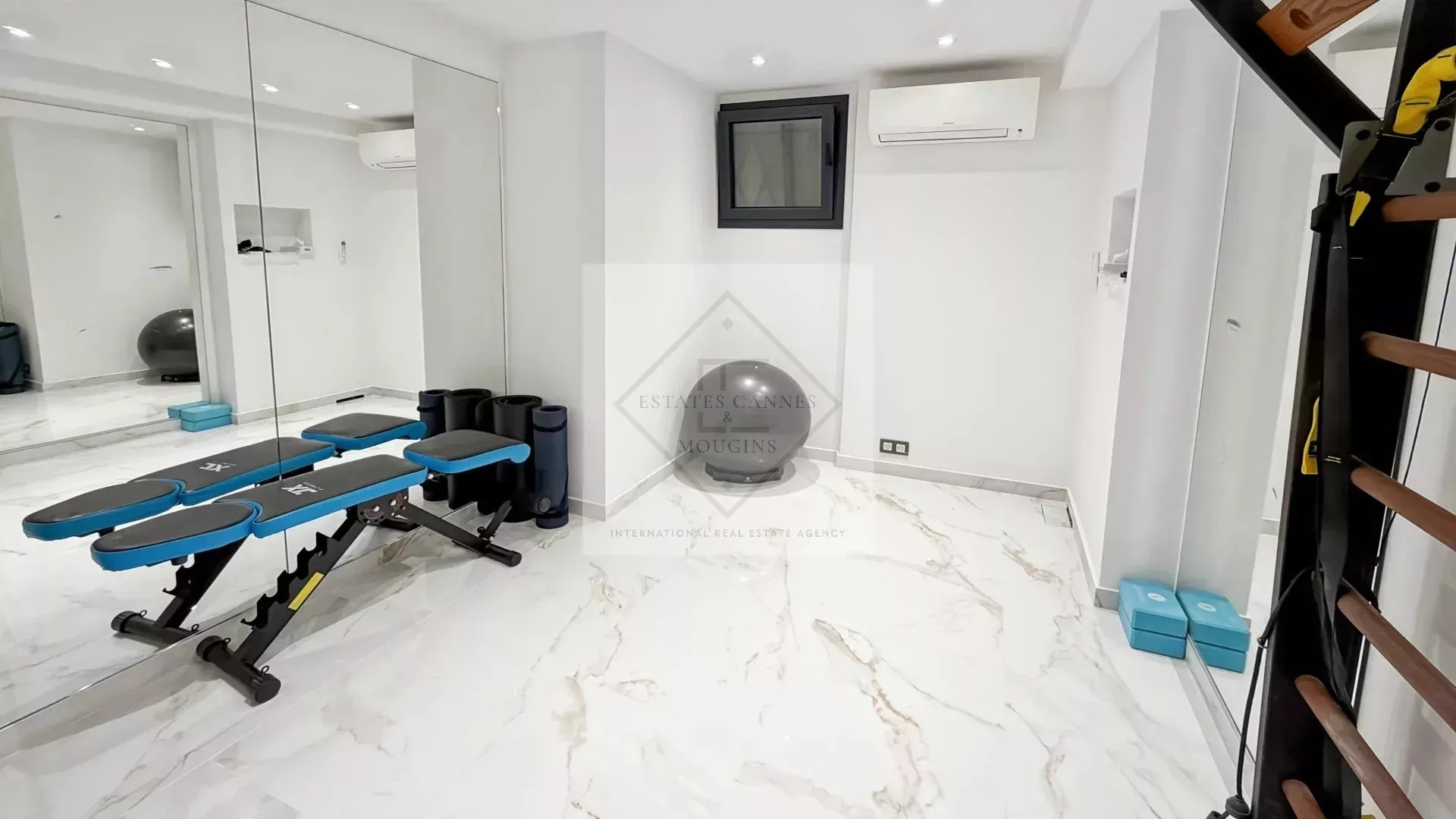 À VENDRE – VILLA D’EXCEPTION À CANNES – CALIFORNIE – VUE MER – PROCHE PLAGES