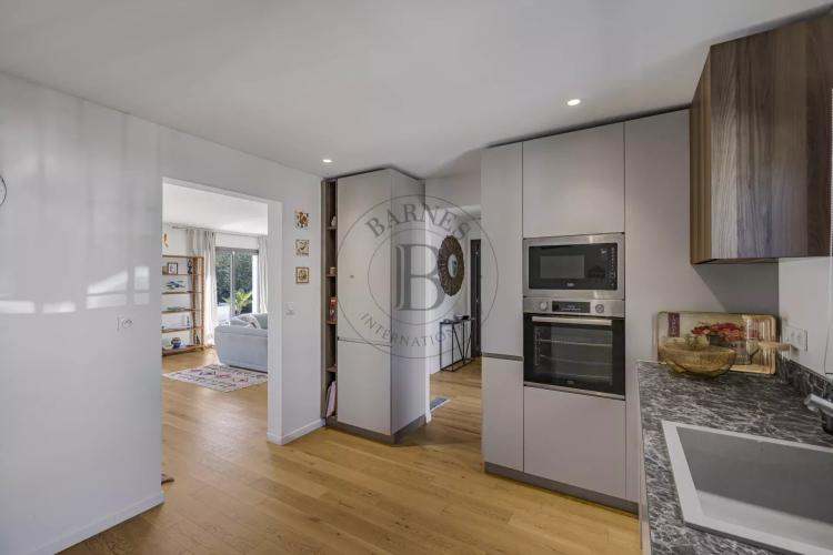 MOUGINS - VILLA DE PLAIN-PIED RENOVEE - PISCINE