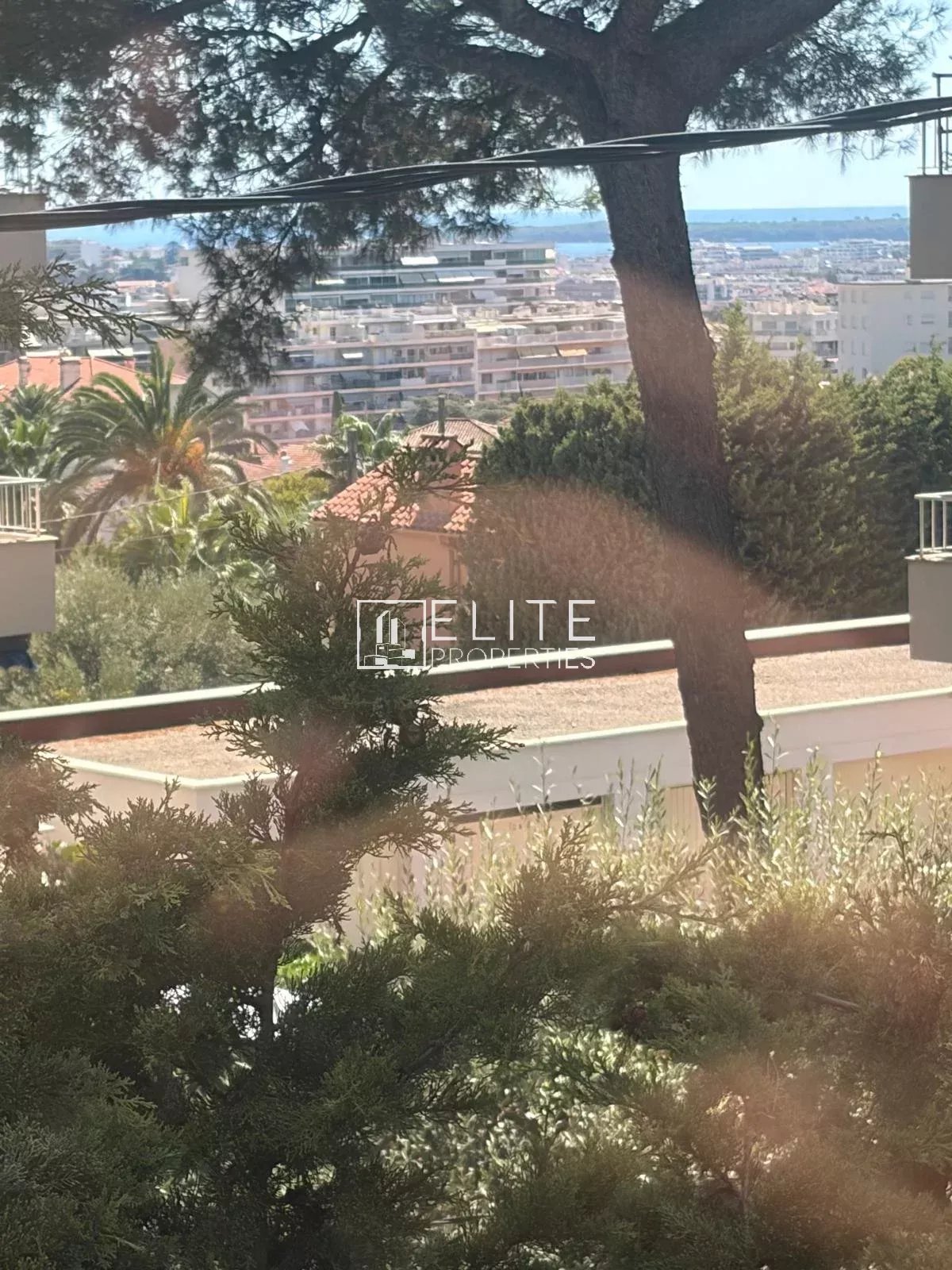 APPARTEMENT 5 PIÈCES DE 138 M² AVEC TERRASSE – LE CANNET