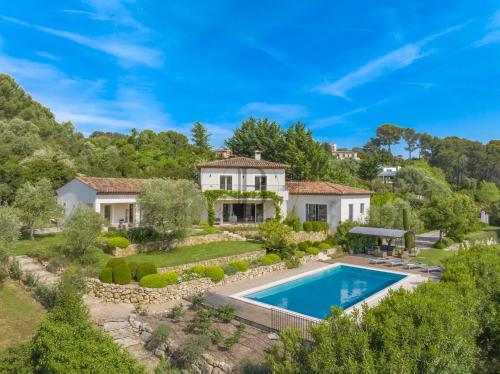 EXCLUSIVITÉ MOUGINS - VILLA NÉO-PROVENÇALE - VUE DÉGAGÉE
