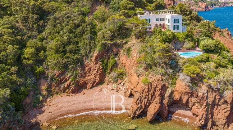THÉOULE SUR MER - UNIQUE PIED DANS L'EAU
