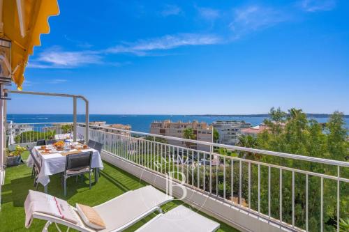CANNES BASSE CALIFORNIE - PENTHOUSE - 4 PIÈCES - VUE MER PANORAMIQUE - TERRASSE