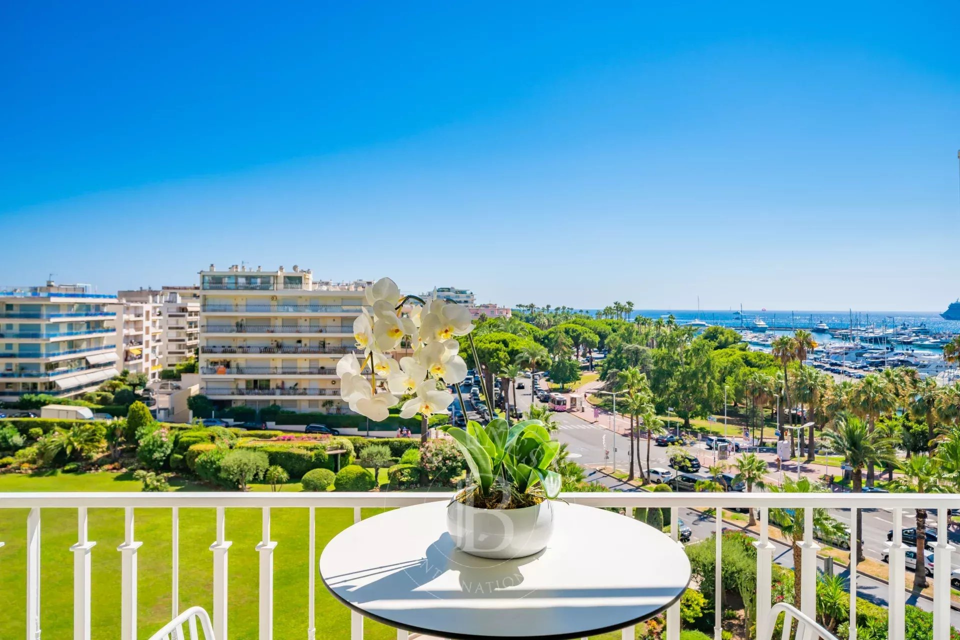 CANNES CROISETTE - VUE MER - TERRASSE  - 4 PIECES