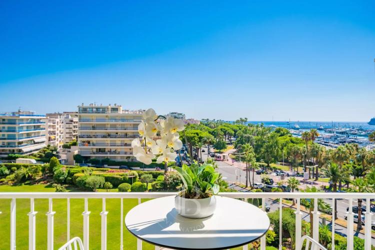 CANNES CROISETTE - VUE MER - TERRASSE  - 4 PIECES