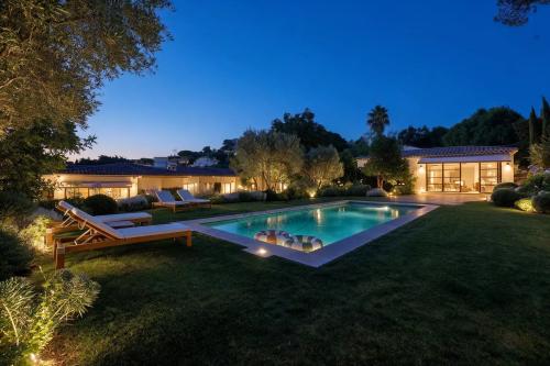 PROCHE MOUGINS - LE CANNET - VILLA RÉNOVÉE - PISCINE