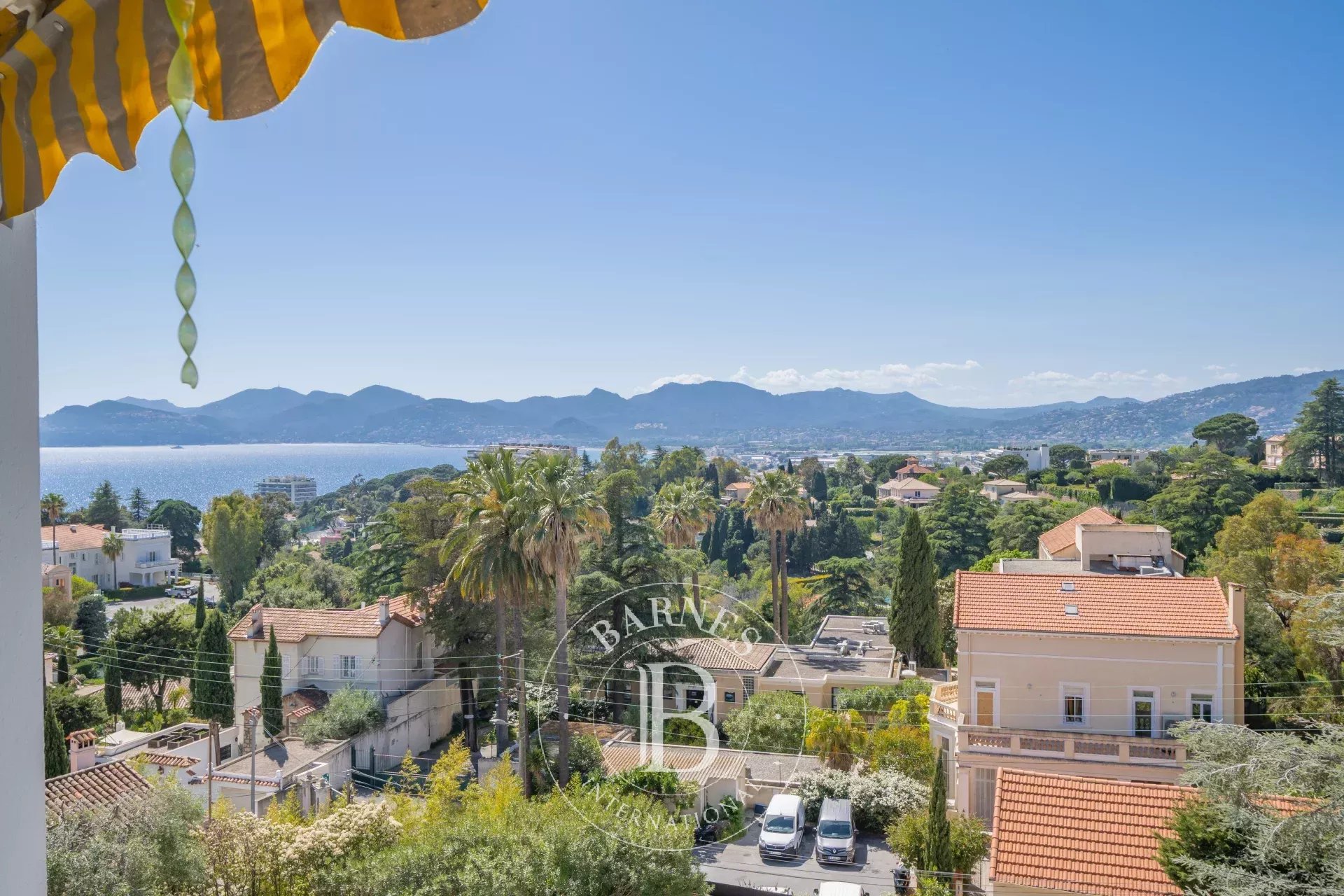 EXCLUSIVITÉ – CANNES BAS CROIX DES GARDES – VUE PANORAMIQUE MER – TERRASSE – 2 CHAMBRES