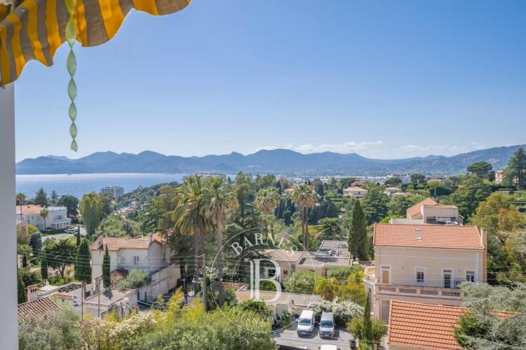 EXCLUSIVITÉ – CANNES BAS CROIX DES GARDES – VUE PANORAMIQUE MER – TERRASSE – 2 CHAMBRES