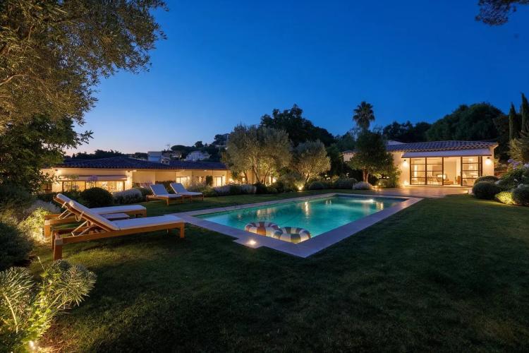 PROCHE MOUGINS - LE CANNET - VILLA RÉNOVÉE - PISCINE
