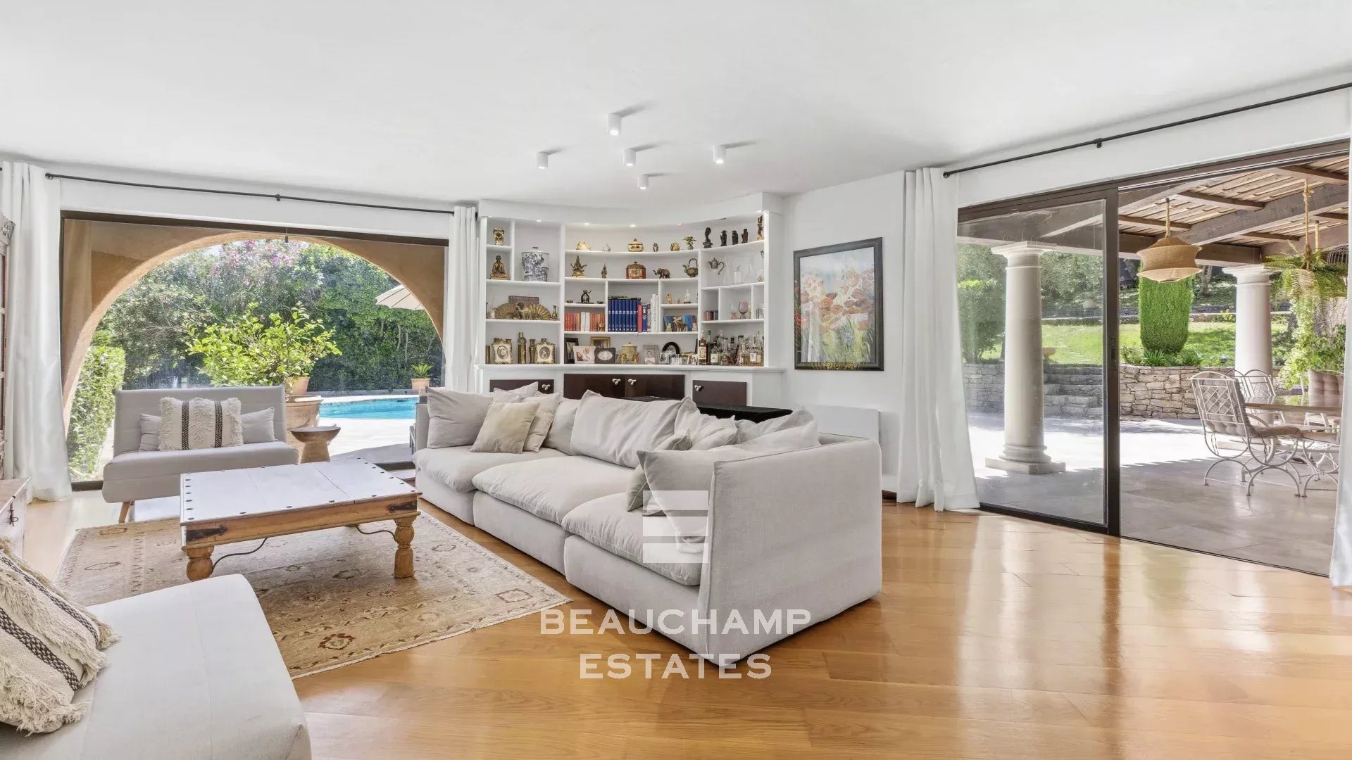 Exclusivité : atypique 5 chambres avec piscine - Mougins