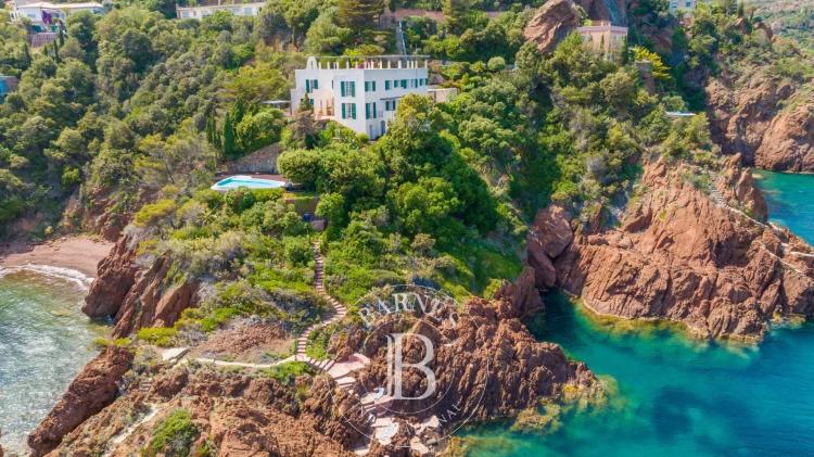 THÉOULE SUR MER - UNIQUE PIED DANS L'EAU