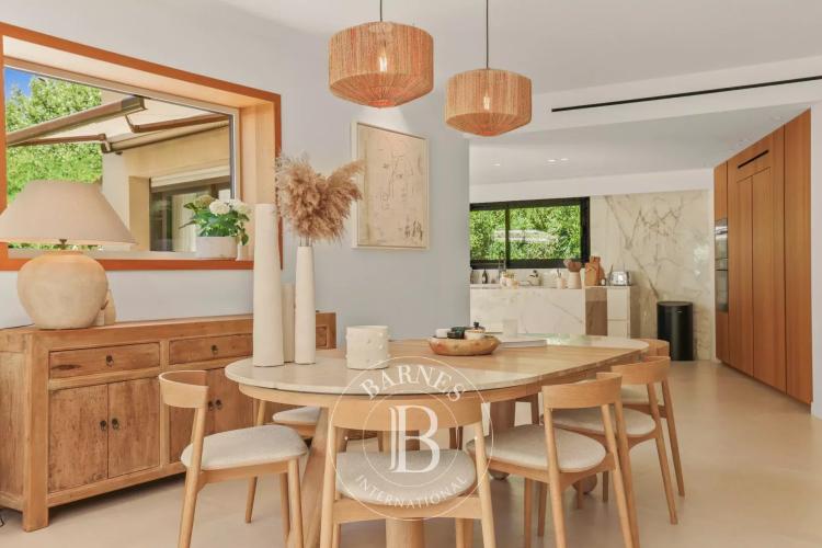 PROCHE MOUGINS - LE CANNET - VILLA RÉNOVÉE - PISCINE