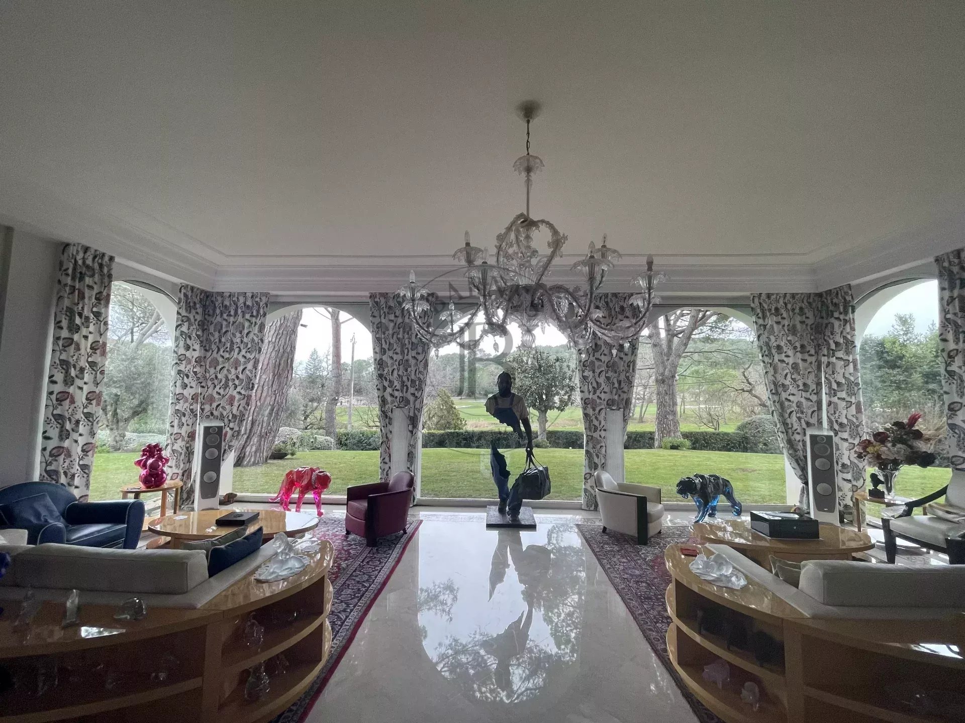 MOUGINS – VILLA AVEC PISCINE LAGON - PISCINE INTÉRIEURE ET TENNIS