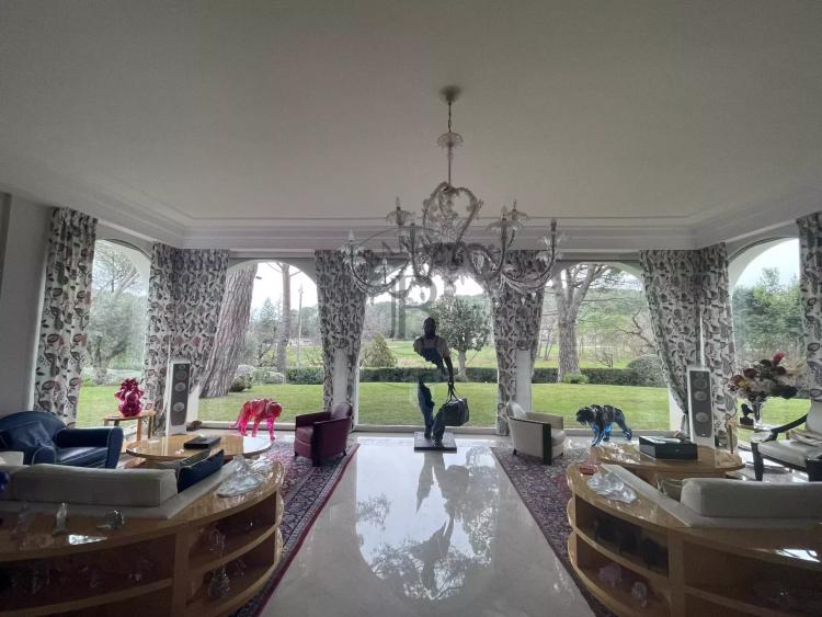 MOUGINS – VILLA AVEC PISCINE LAGON - PISCINE INTÉRIEURE ET TENNIS