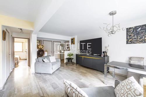 Cannes - T3 transformé en T2 - 64 m²