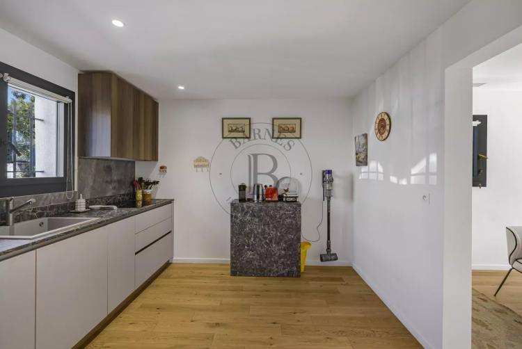 MOUGINS - VILLA DE PLAIN-PIED RENOVEE - PISCINE