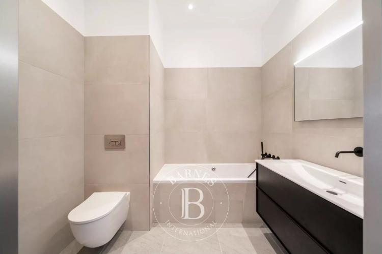 EXCLUSIVITÉ - CANNES ARRIÈRE CROISETTE -  5 PIÈCES - BALCON - APERÇU MER - DERNIER ETAGE