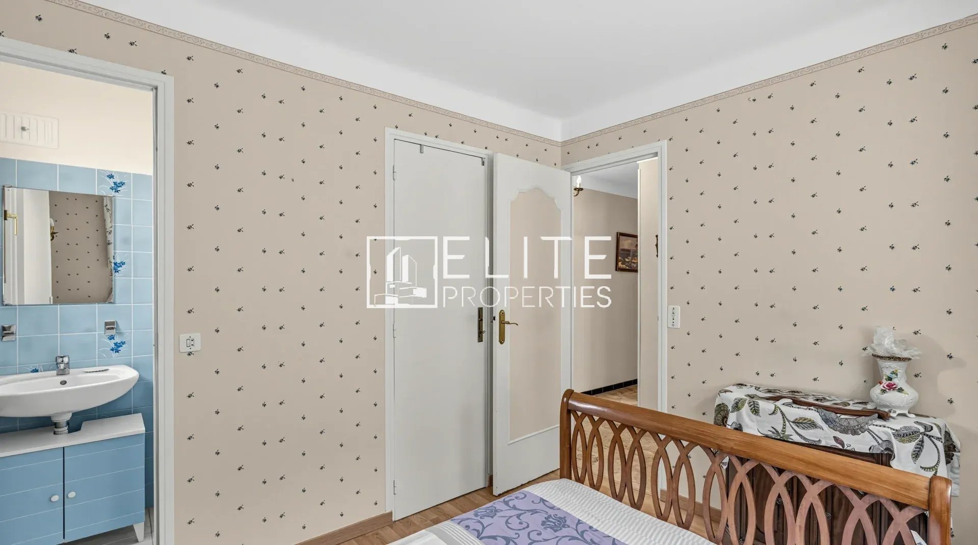 MANDELIEU-LA-NAPOULE (CAPITOU) : Maison à rénover, 110 m² habitables, vue panoramique mer et collines, terrain de 1700m²