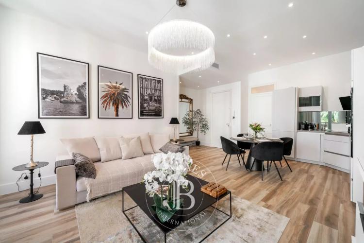 EXCLUSIVITÉ – CANNES BANANE – À 150 M DE LA CROISETTE – APPARTEMENT CONTEMPORAIN – 3 CHAMBRES