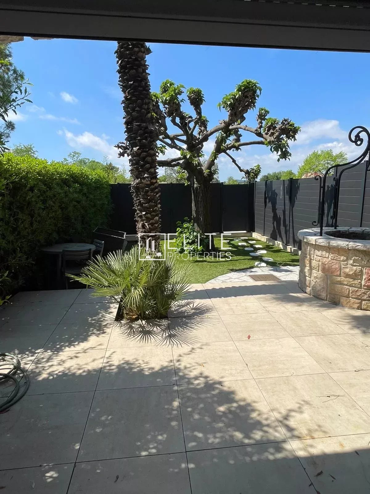 APPARTEMENT 3 PIECES 80m² + JARDIN + 2 PARKINGS MOUANS-SARTOUX