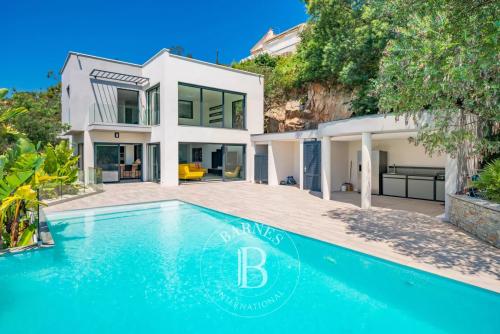 MANDELIEU LA NAPOULE - VILLA CONTEMPORAINE - VUE MER PANORAMIQUE