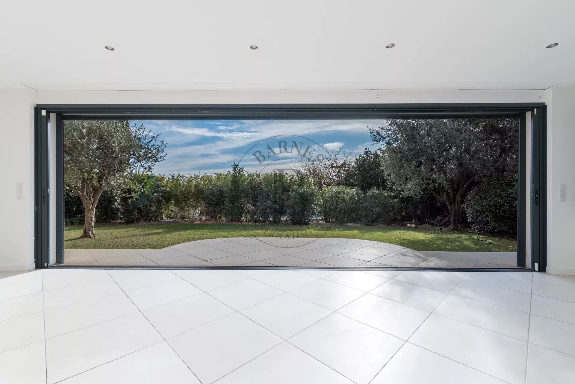 MOUGINS – VILLA DE PLAIN-PIED