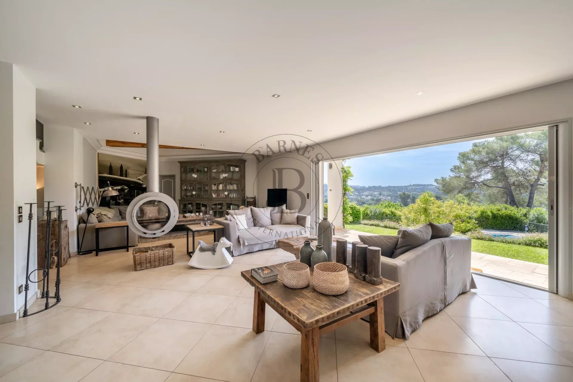 EXCLUSIVITÉ MOUGINS - VILLA NÉO-PROVENÇALE - VUE DÉGAGÉE
