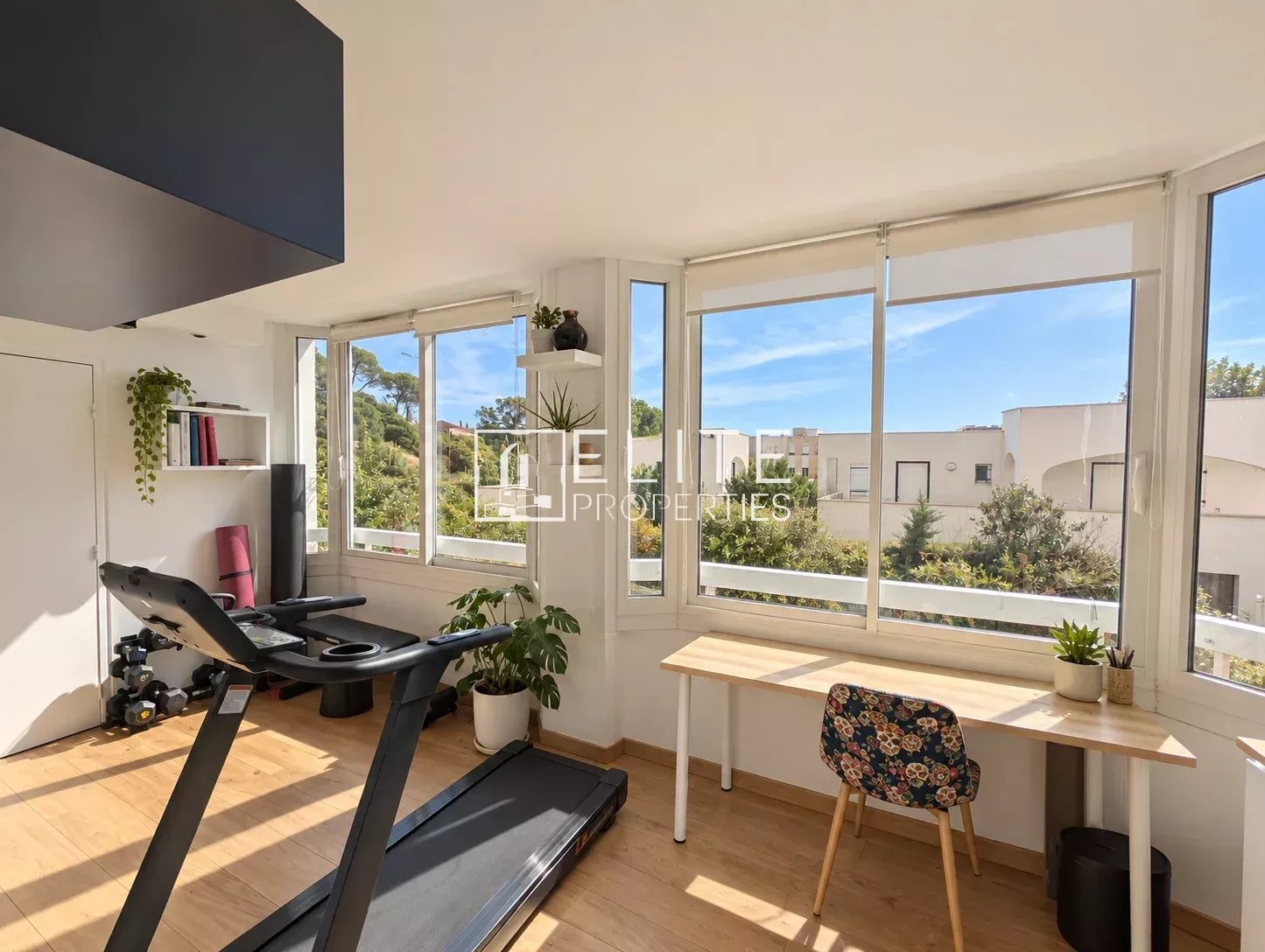 LE CANNET – APPARTEMENT LUMINEUX, TRAVERSANT ET AU CALME