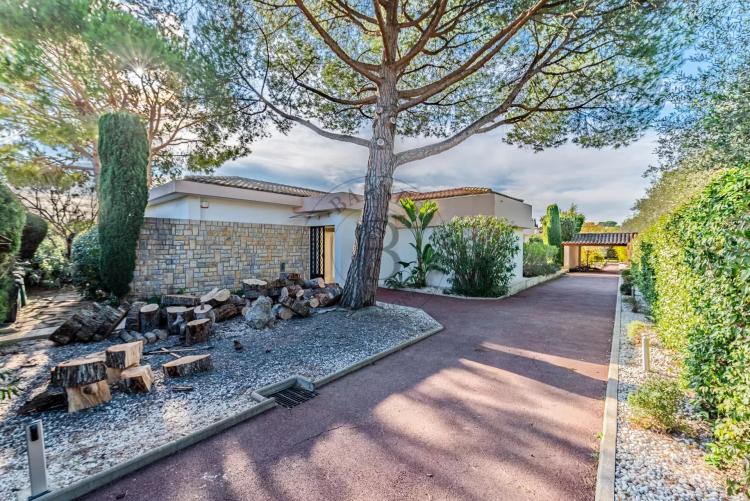 MOUGINS – VILLA DE PLAIN-PIED