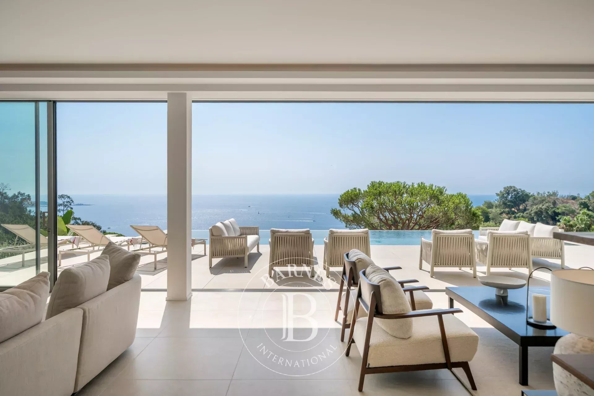 SUPER CANNES - VILLA CONTEMPORAINE NEUVE - VUE MER PANORAMIQUE SPECTACULAIRE