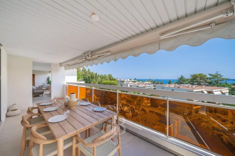 CANNES BASSE CALIFORNIE - 5 PIECES - VUE MER