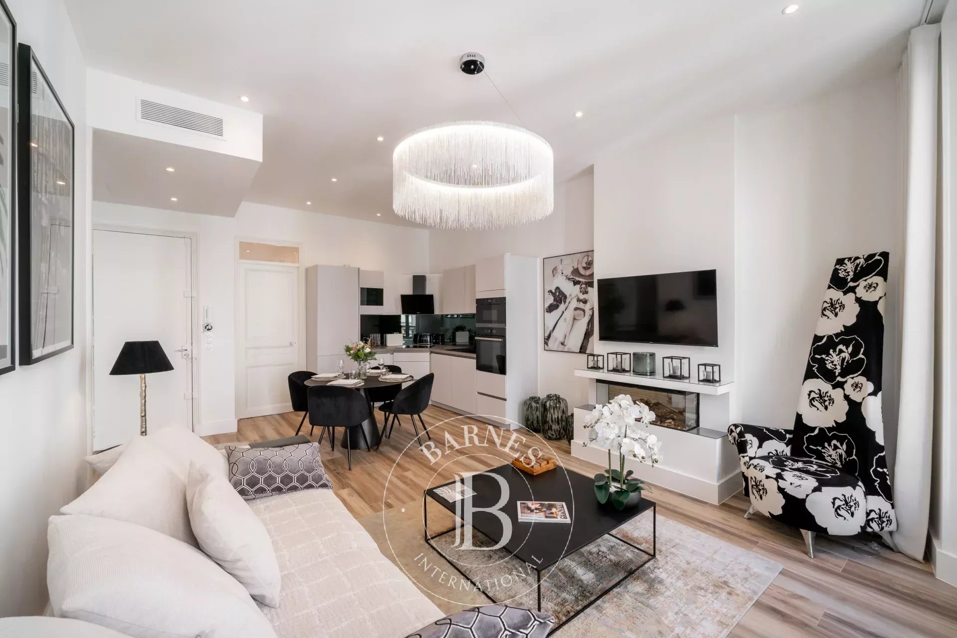 CANNES BANANE – À 150 M DE LA CROISETTE – APPARTEMENT CONTEMPORAIN – 3 CHAMBRES