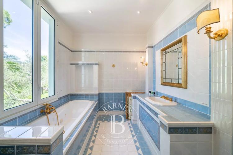 MANDELIEU-LA-NAPOULE - VILLA D’EXCEPTION - 6 CHAMBRES