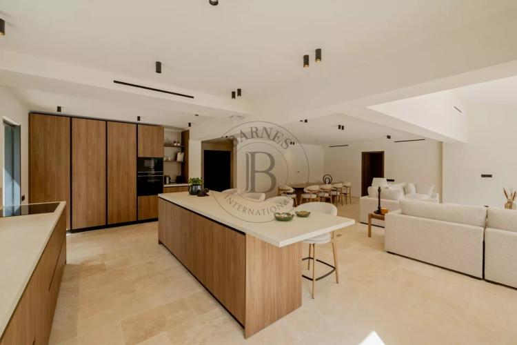 MOUGINS - VILLA PROVENCALE RENOVEE - QUARTIER PRISE