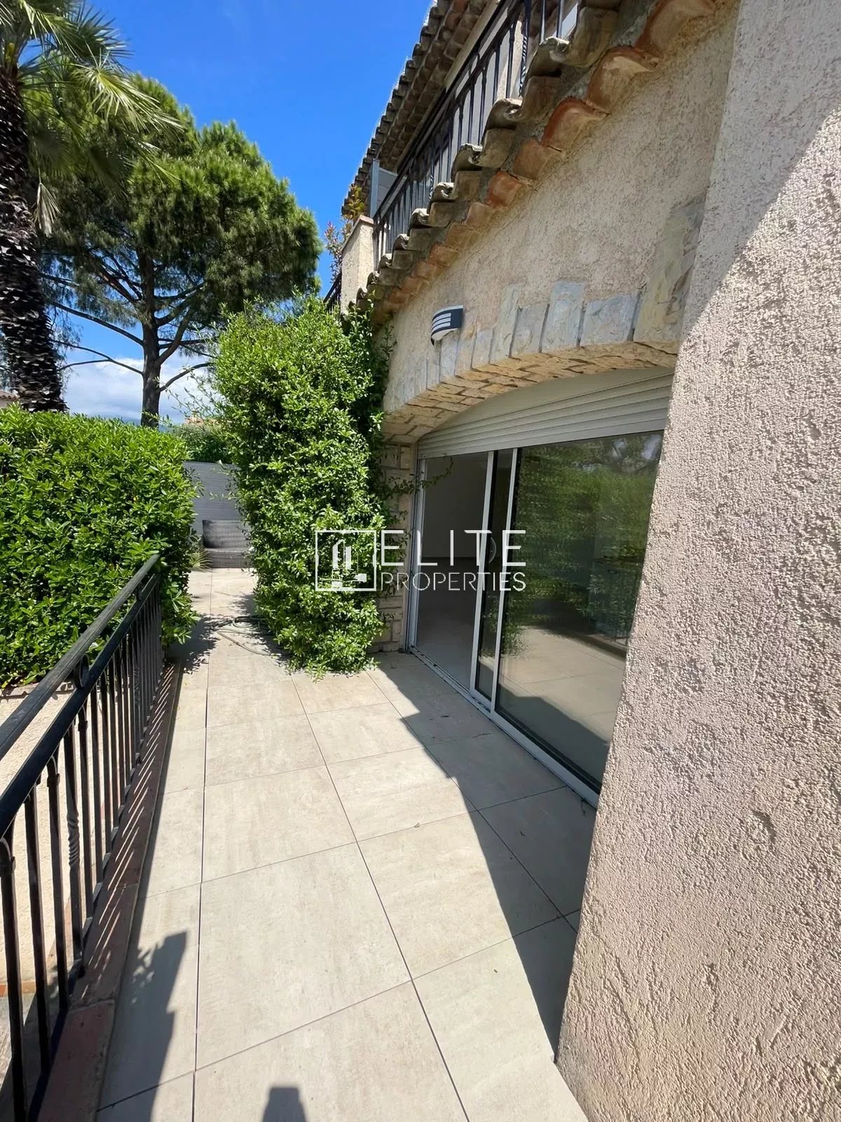 APPARTEMENT 3 PIECES 80m² + JARDIN + 2 PARKINGS MOUANS-SARTOUX