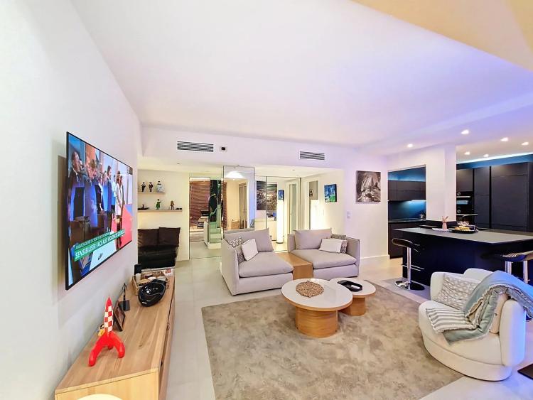 CANNES - ARRIERE CROISETTE - DERNIER ETAGE - GRANDE TERRASSE
