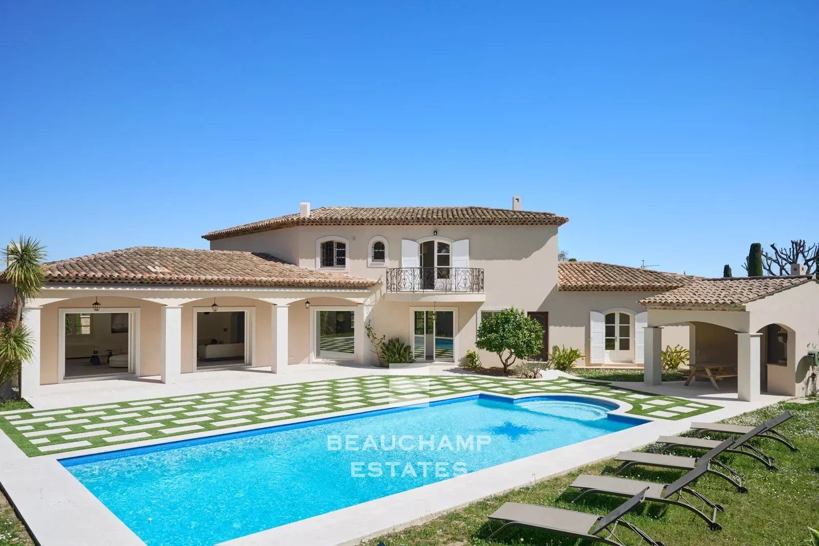 Villa néo-provençale 5 chambres avec piscine - Valbonne