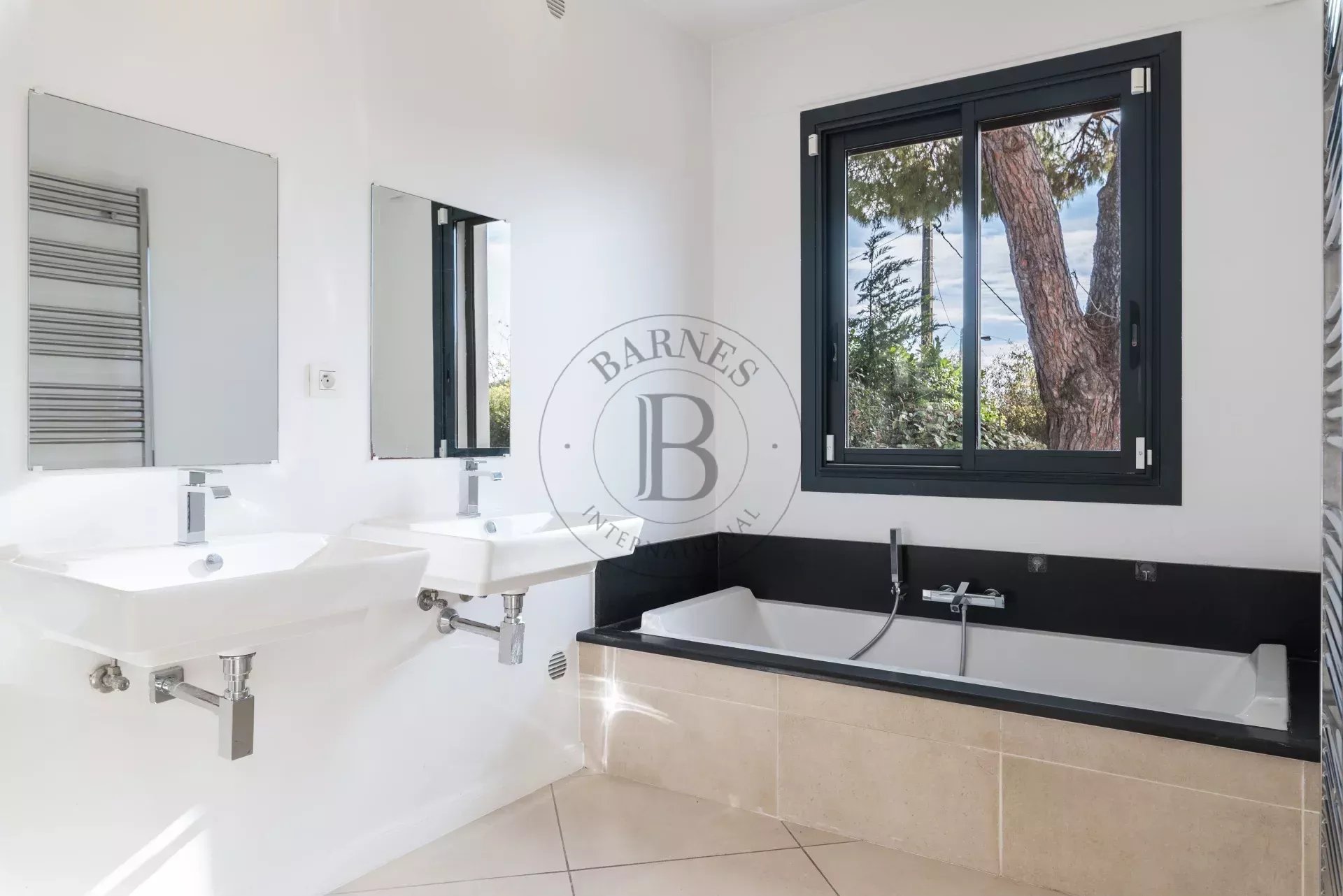 MOUGINS – VILLA DE PLAIN-PIED