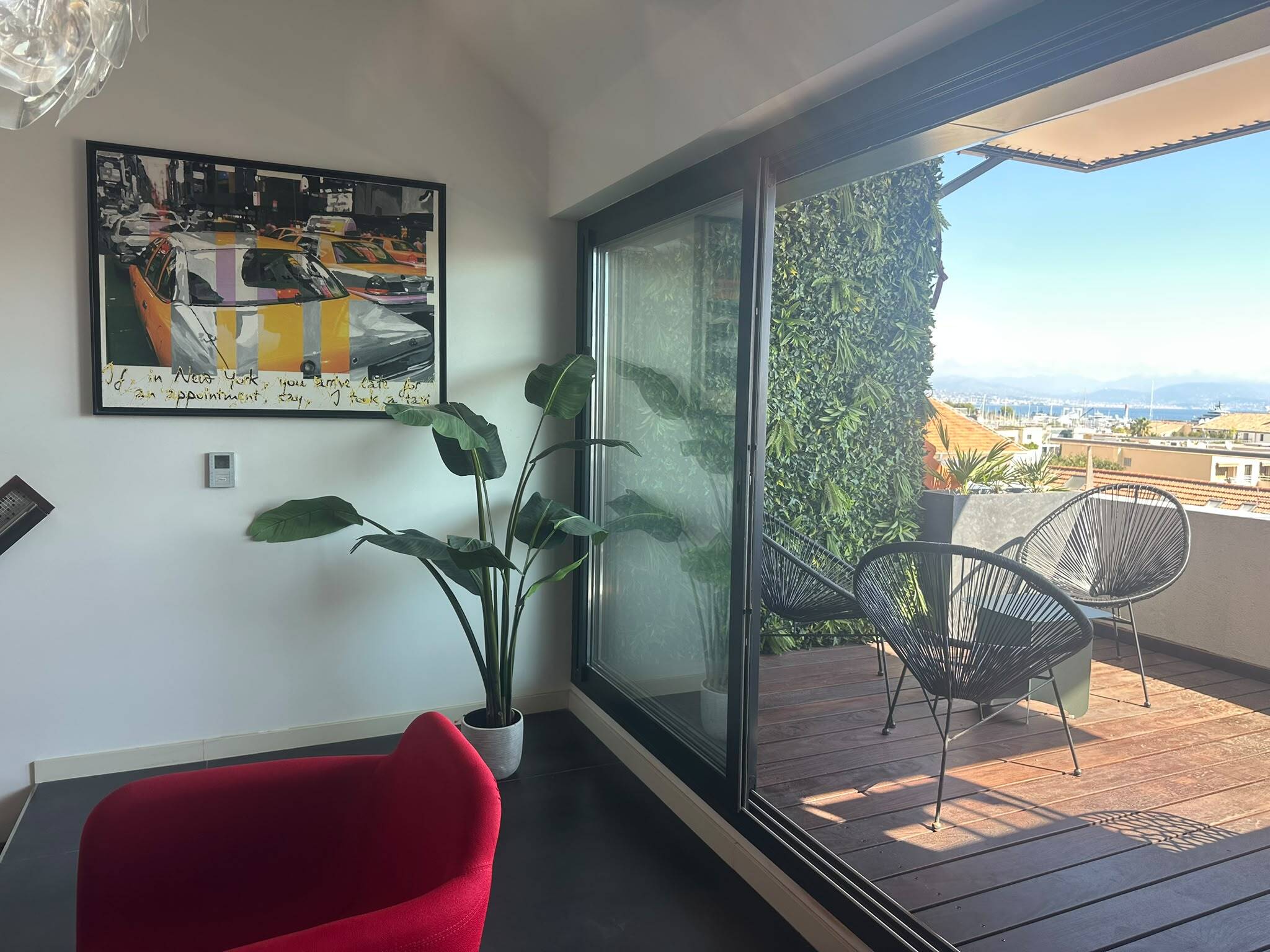 Antibes – Loft d’architecte de 210 m², trois terrasses et vue mer à 180°