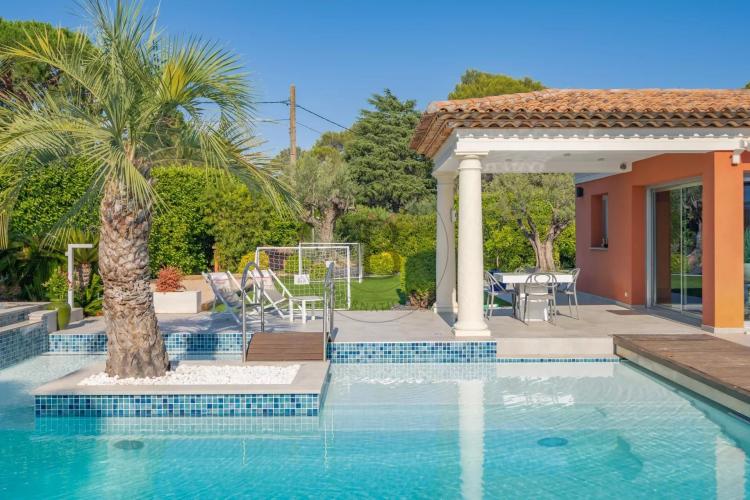 MOUGINS - VILLA DE PLAIN PIED - PROCHE CANNES