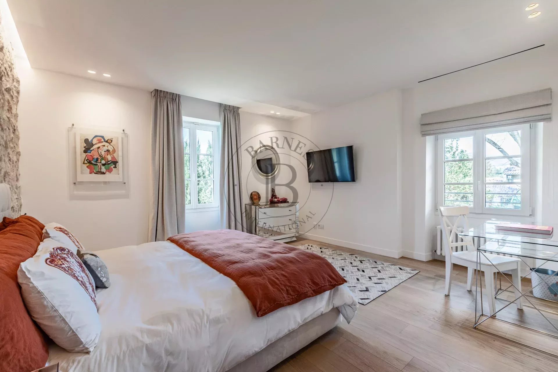 MOUGINS – PROPRIÉTÉ EN PIERRE RÉNOVÉE