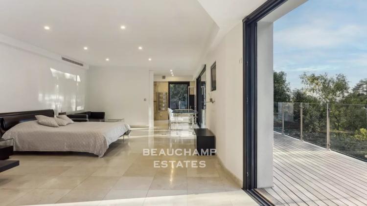 Villa contemporaine - vue mer & volumes généreux – Cannes