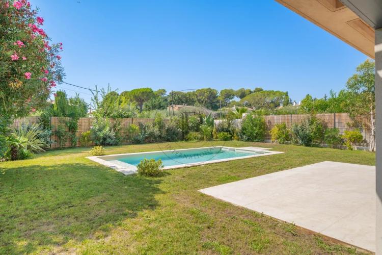 MOUGINS - VILLA NEUVE CONTEMPORAINE
