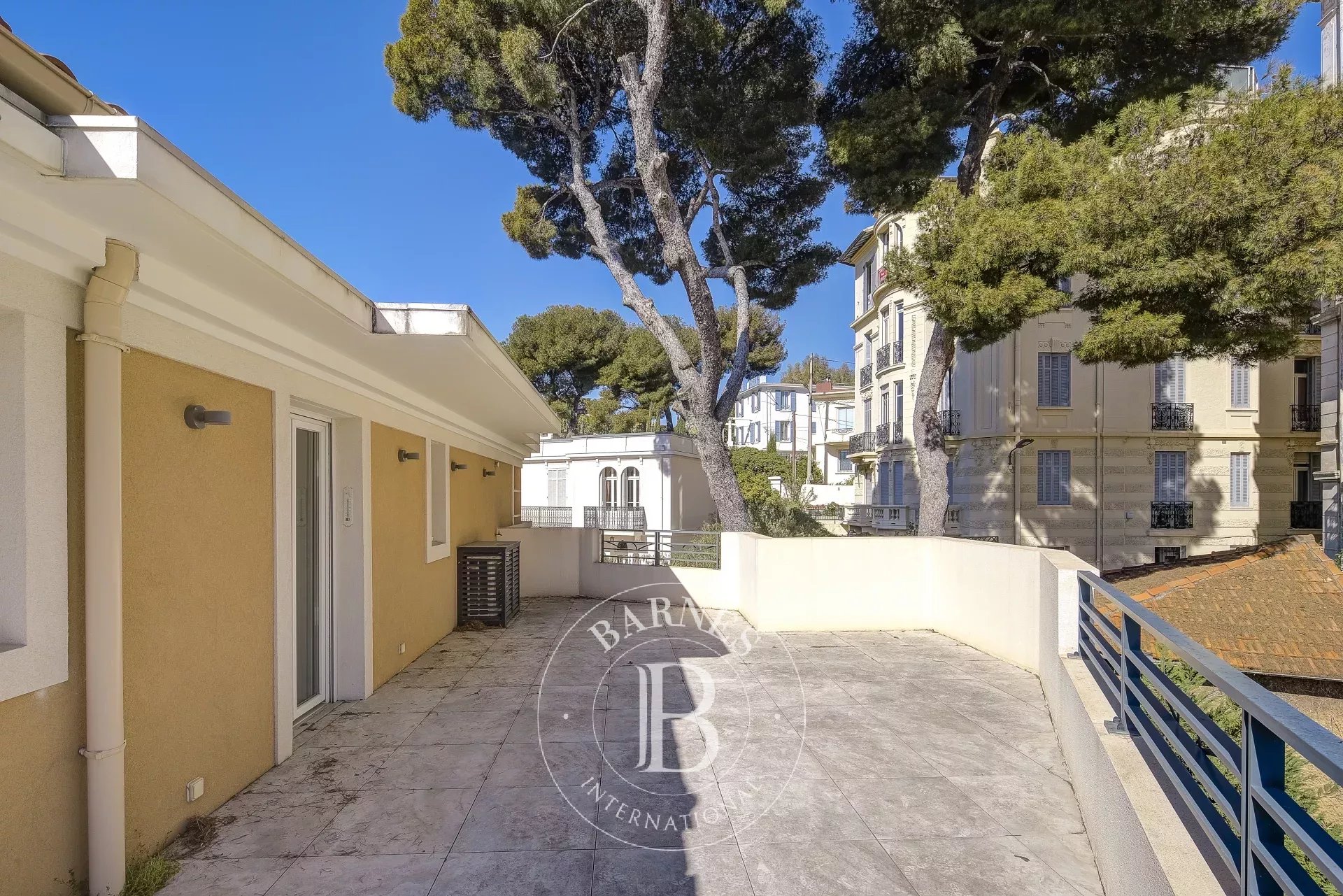 CANNES SUQUET - VUE MER - TERRASSE - 5 PIECES