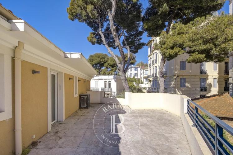 CANNES SUQUET - VUE MER - TERRASSE - 5 PIECES