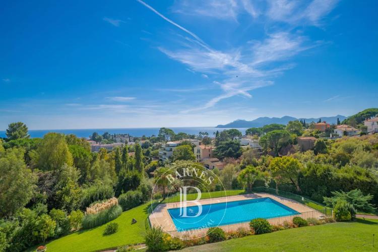 CANNES CROIX DES GARDES - 2 PIÈCES - TERRASSE - PISCINE - VUE MER PANORAMIQUE
